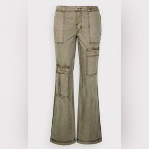 FREE PEOPLE Kakhi green cargo pants -Size 6 NWOT!